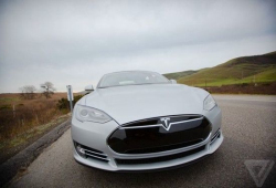 Tesla与谷歌合作：自动驾驶电动汽车或将问世