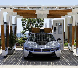 宝马打造太阳能概念车库为电动车充电