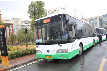 武汉新添200台纯电动在线充公交车