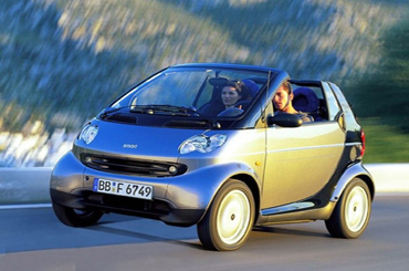 德国开发EO微型电动车  汽车也能横着走