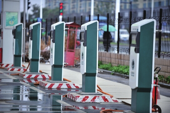 沈海高速盐城境内新增10个电动汽车充电站