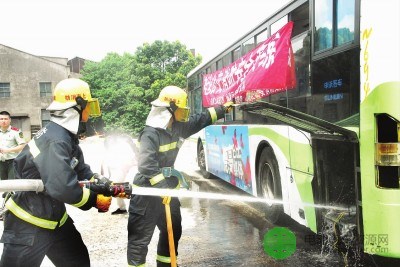 上海首次模拟电动公交车燃烧 为消防安全运营、车辆安全设计采集数据