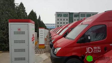 不限行、充电快 京东首批50台新能源货车在成都上路
