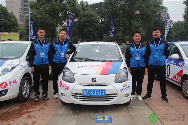 众泰云100S强势出征环洞庭湖国际新能源汽车拉力赛