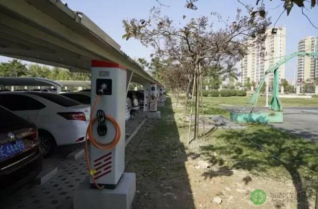 漳州40套电动汽车充电桩上岗 扫码付费即可充电