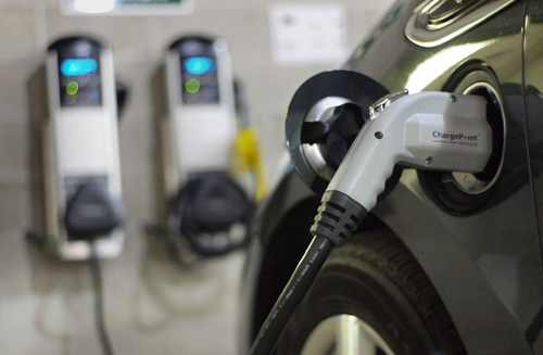 新能源汽车被充电卡住 专家建议：鼓励物业统一安装充电设施