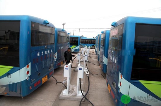 泸州龙马潭建公交充电站 可同时为15辆公交车充电