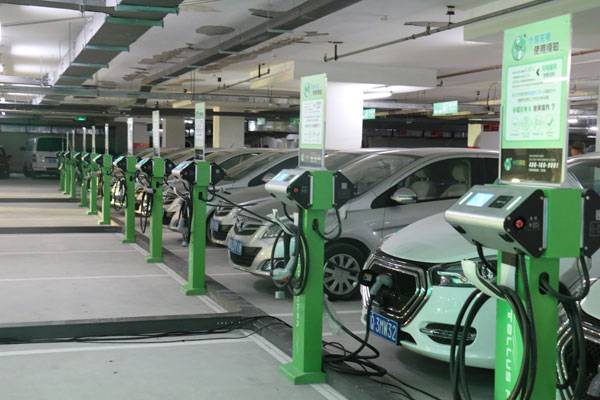 北京累计已推广新能源汽车约14.14万辆 建成充电桩9.75万台