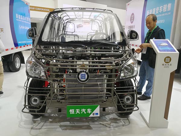 广州新能源车展，恒天汽车展出了一辆没有外壳的车！