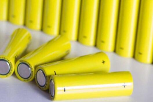 磷酸铁锂电池能代替汽车蓄电池吗？