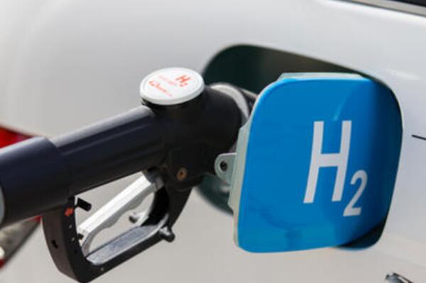 车企加速布局氢燃料电池车：技术多路并进防踏空