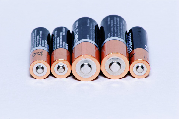 新型锂金属电池问世 快速充电不是梦