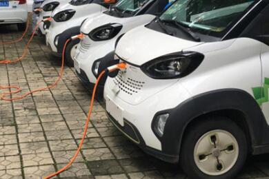 新能源车充电一定要使用充电桩吗？可否使用家用电源充电？
