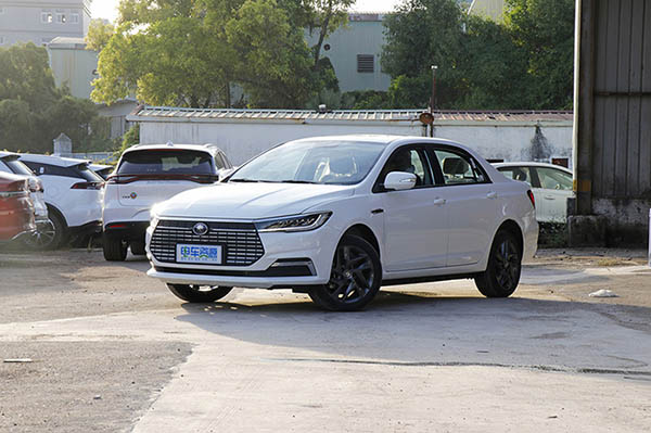 售价14.68万元 比亚迪秦EV出行标准版上市
