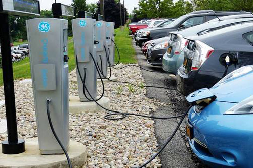 工信部：完善新能源汽车充电、通行等使用环节优惠政策