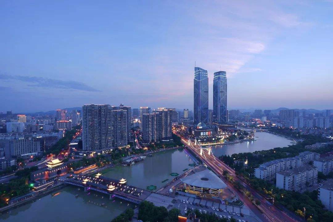 浙江省：2025年建成公共领域充换电站6000座以上 