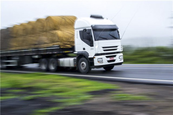 国务院：推动解决道路货运行业突出问题 切实保障货车司机权益