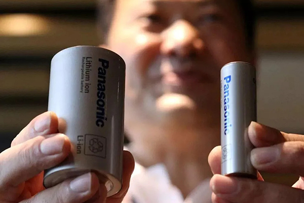磷酸铁锂电池装车量超过三元电池原因分析