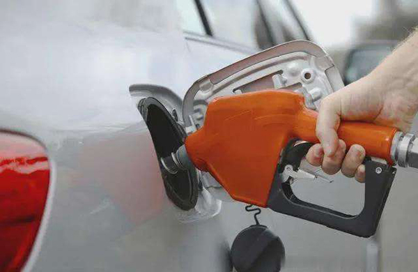国内成品油迎五连降 加满一箱油少花8.5元