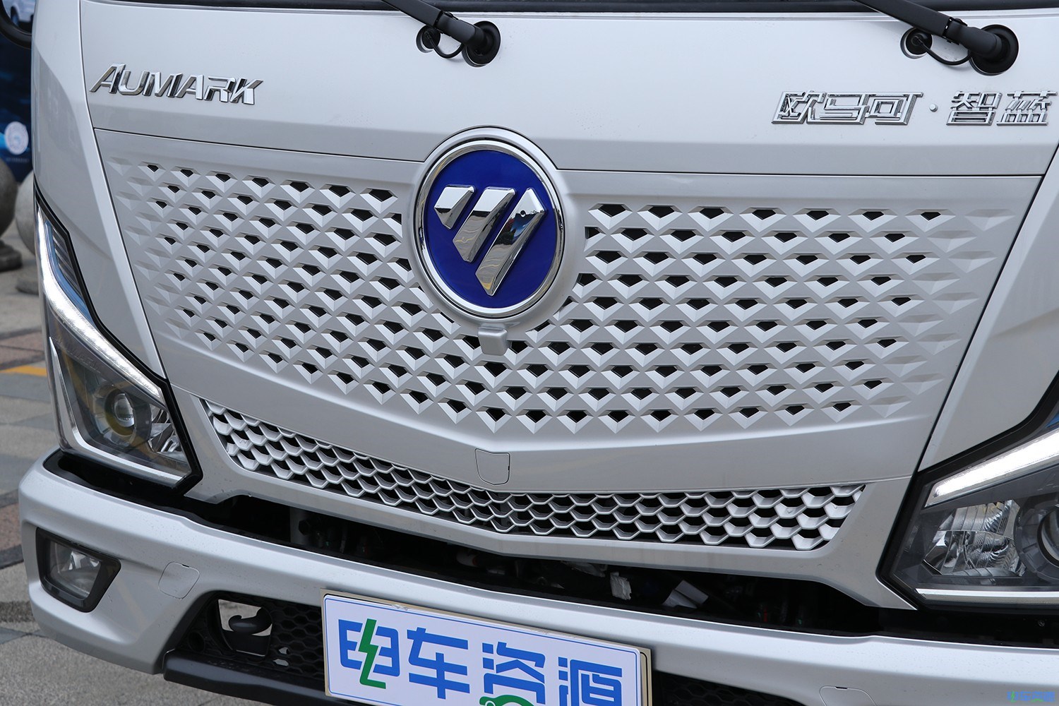 2024款欧马可智蓝HS混动轻卡(HS1·750）盟固利 14kw·h（BJ5048XXYPHEV1）-轻卡图片