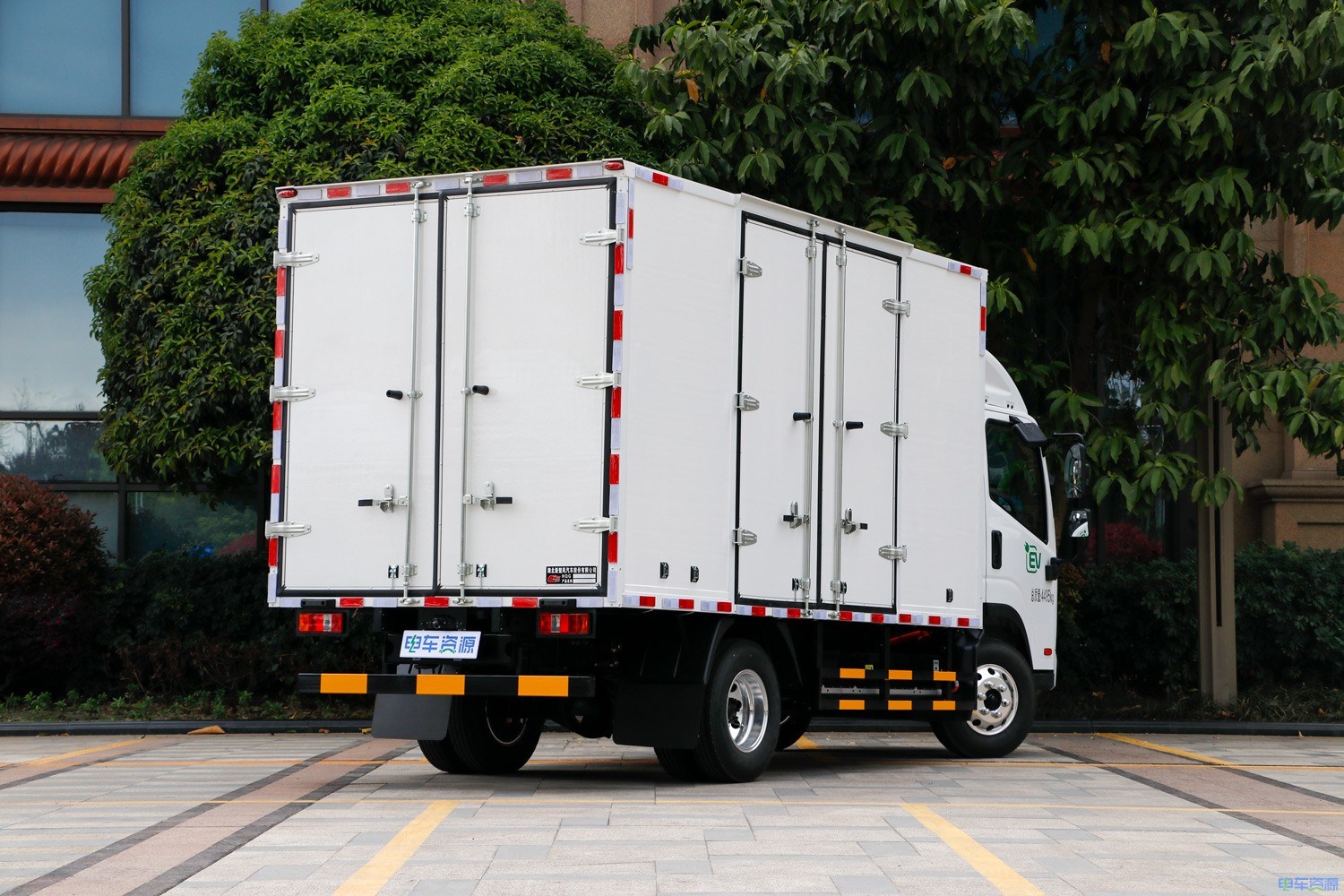 2023款 楚风满天星 厢式 宁德时代81.14kWh（HQG5043XXYEV17）