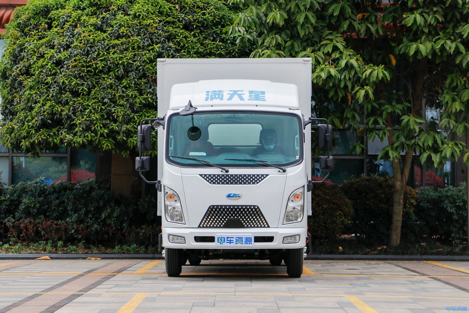 2023款 楚风满天星 厢式 宁德时代81.14kWh（HQG5043XXYEV17）