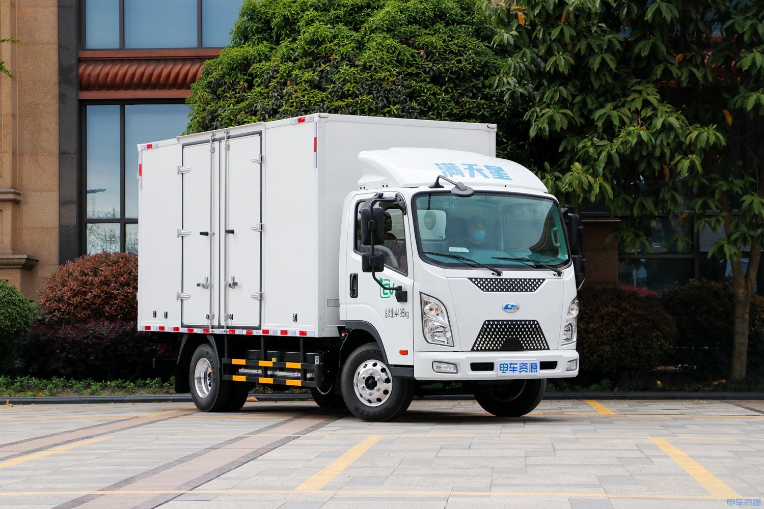 2023款 楚风满天星 厢式 宁德时代81.14kWh（HQG5043XXYEV17）