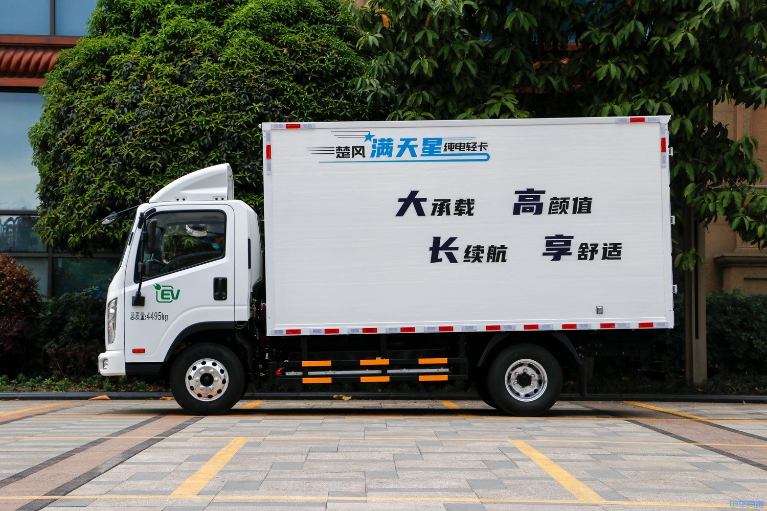 2023款 楚风满天星 厢式 宁德时代81.14kWh（HQG5043XXYEV17）