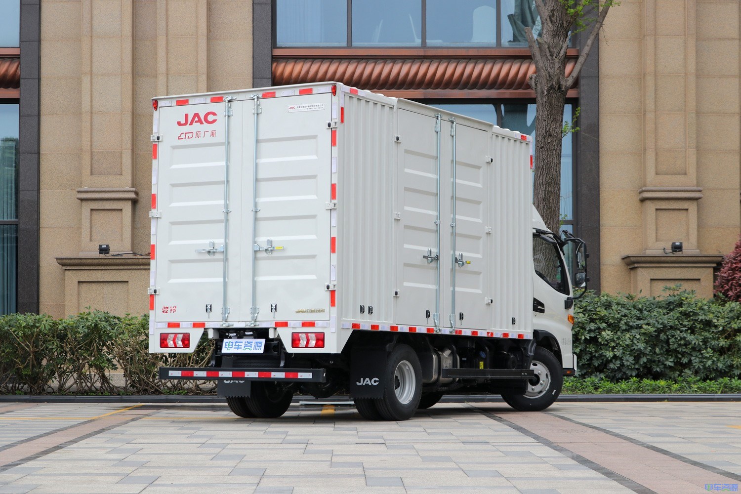 2023款 江淮骏铃聚宝盆 厢式 国轩高科17.52kWh（HFC5041XXYPHEV1-1）