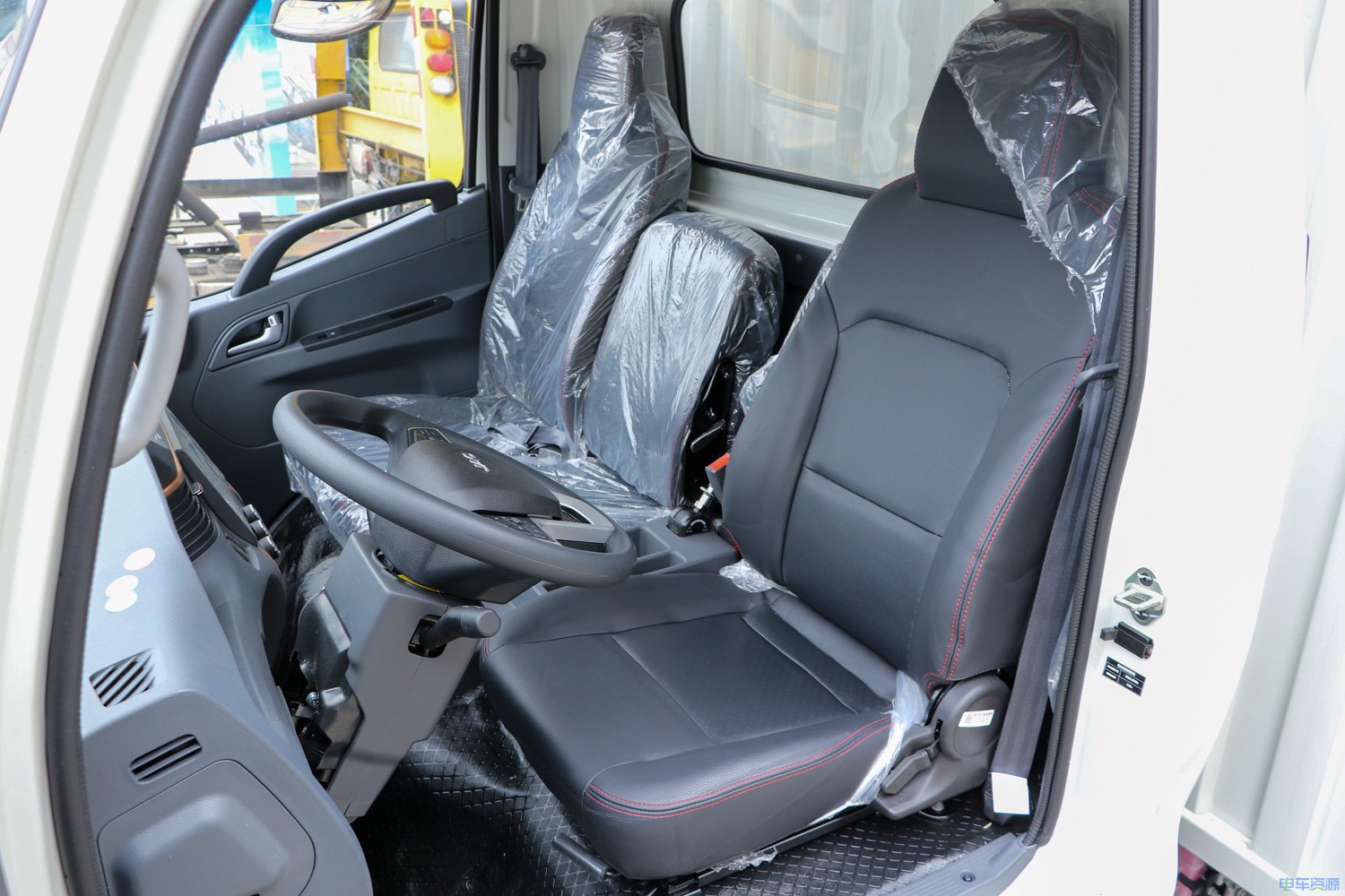 2023款 江淮骏铃聚宝盆 厢式 国轩高科17.52kWh（HFC5041XXYPHEV1-1）
