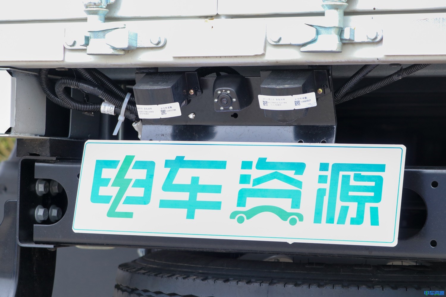 2023款 江淮骏铃聚宝盆 厢式 国轩高科17.52kWh（HFC5041XXYPHEV1-1）