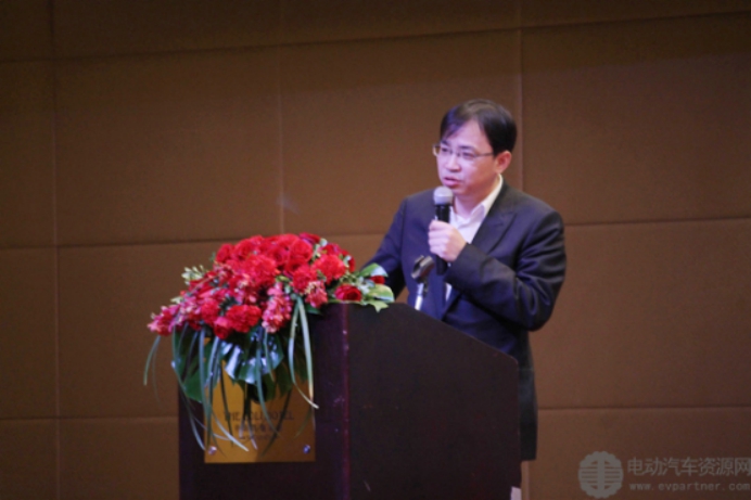 浙江伯坦科技工程有限公司总经理聂亮在峰会上演讲