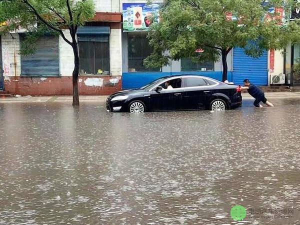 暴雨来袭电动汽车面临 “涉水考”  防水标准需提升