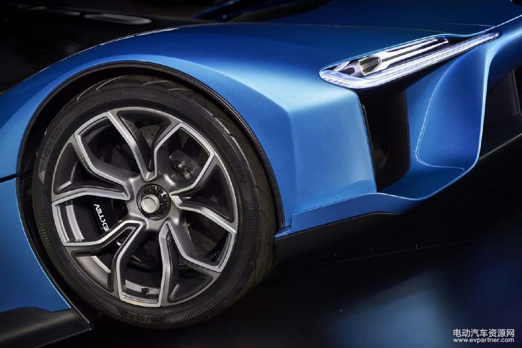 蔚来汽车发布英文品牌“NIO”  首款量产车ES8明年4月亮相
