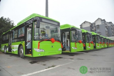 绿色出行 泸州月底将新增77台新能源公交车