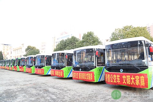崇阳县68辆纯电动公交车投用 县城市公交开始进入“零排放”时代
