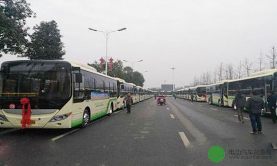 湖南平江：50辆新能源纯电动公交车投入运营