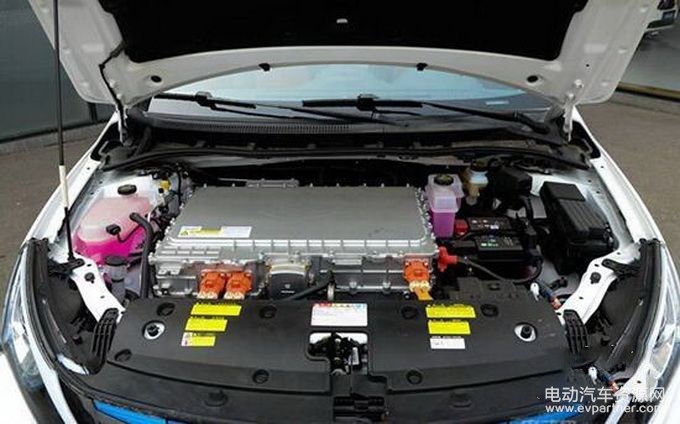 新能源汽车电池临“退休”有隐忧 回收动力电池成本高技术难