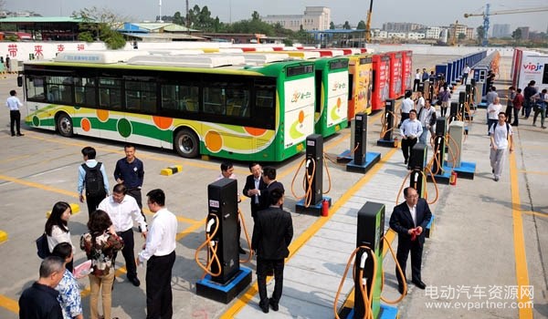 珠三角首个大型纯电动公交车充电站落成启用