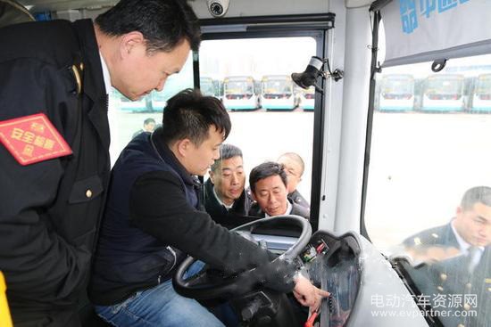 山东省：黄岛区新增100辆新能源公交车 10日正式上路运营