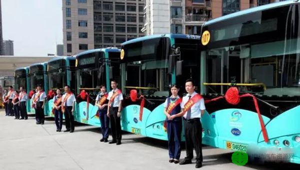 深圳44条公交线路979辆车已全部纯电动化