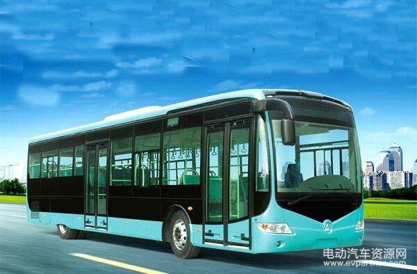 南京32辆新型新能源公交车参加“路考”