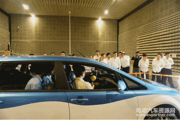 助力大规模电动出租车投放，深圳市“的哥的姐”探营比亚迪