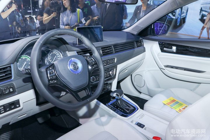 2017广州车展|景逸S50 EV 正式上市 售价11.59万元起！