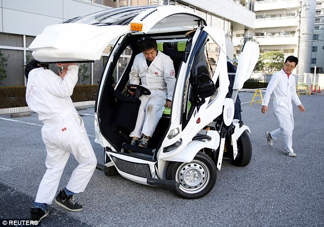 日本研发出“变形”电动汽车 灵感源自《高达》