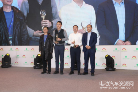原来是你们抱走了“金熊猫奖” 第二届中国新能源汽车行业年度颁奖盛典速看