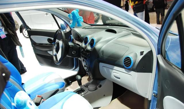 当前自主品牌发展纯电动汽车应该把什么放在最重要的位置？