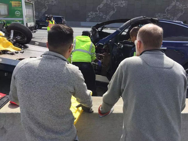重磅突发！特斯拉再出致命车祸 美国一辆Model S高速碰撞起火，致两人死亡一人受伤！
