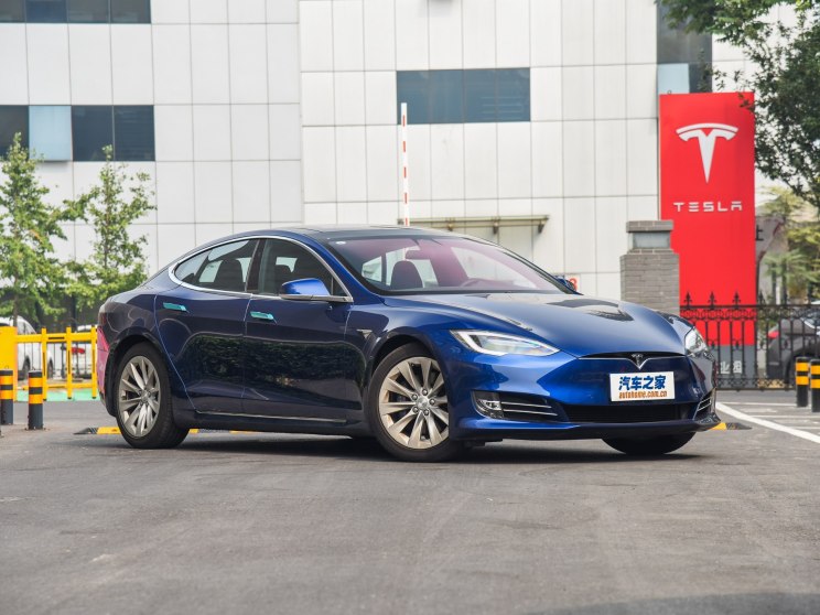 特斯拉撞警车：自动辅助驾驶系统失灵？