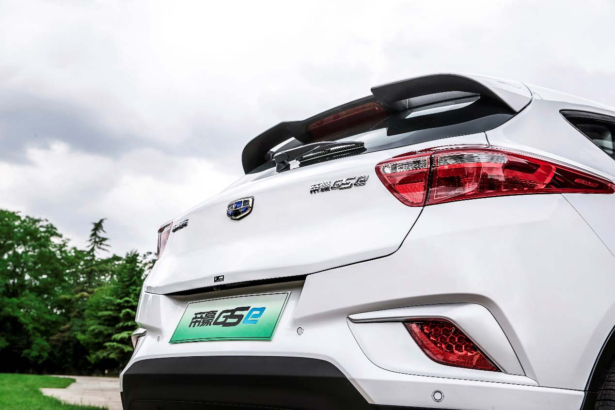 纯电动跨界SUV帝豪GSe补贴后11.98万元起售